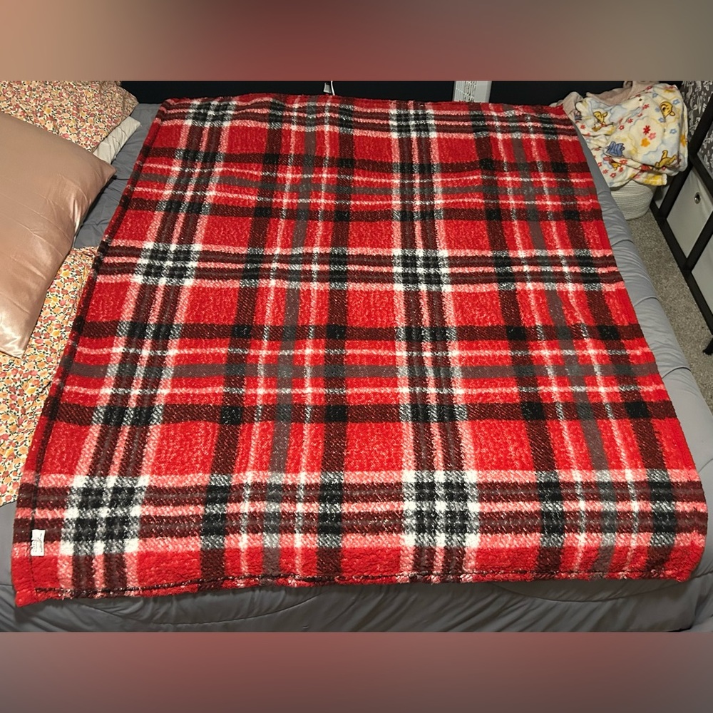 RED & BLACK PLAID BLANKET